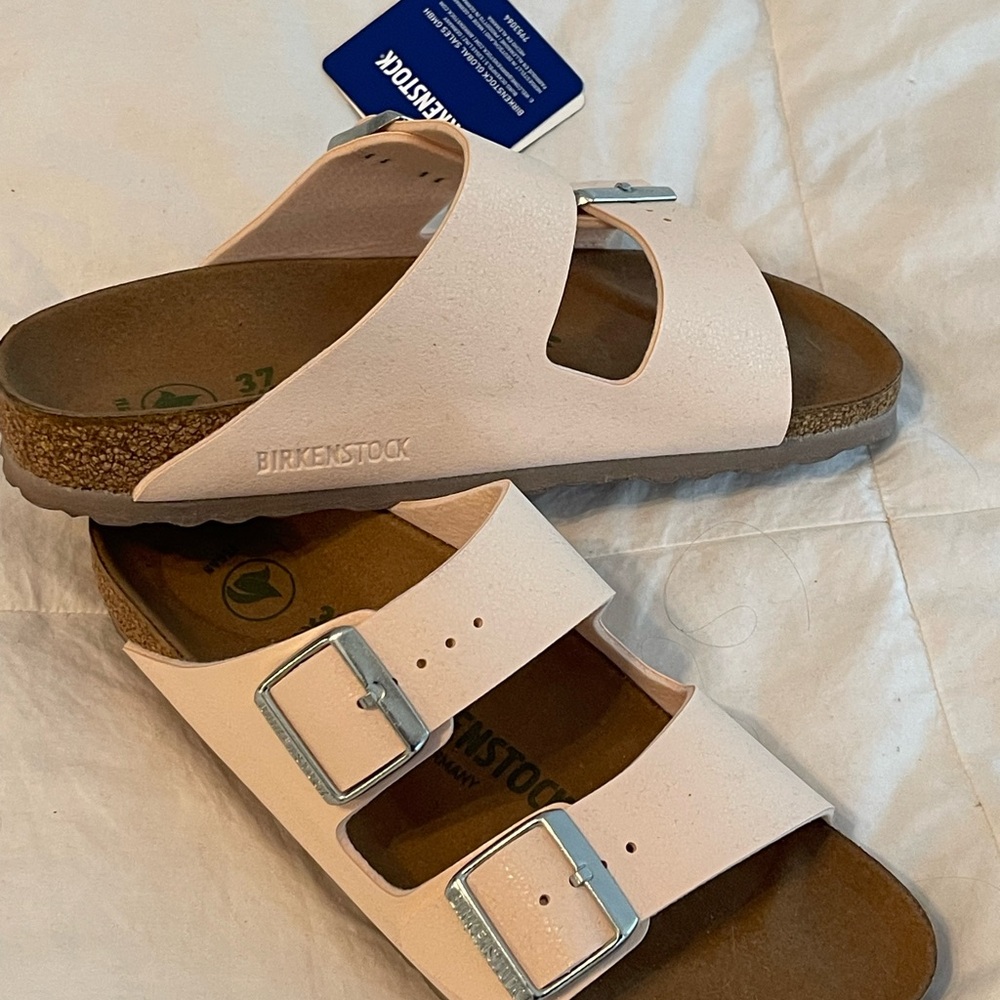 Birkenstock Light Pink Sandals with Buckles. NWT
